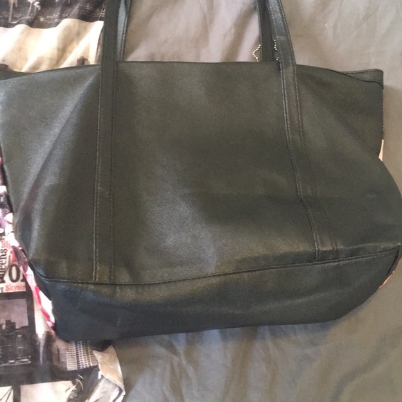 Gorgeous New York shirt & hand bag stylish ππΉ - Picture 6 of 8